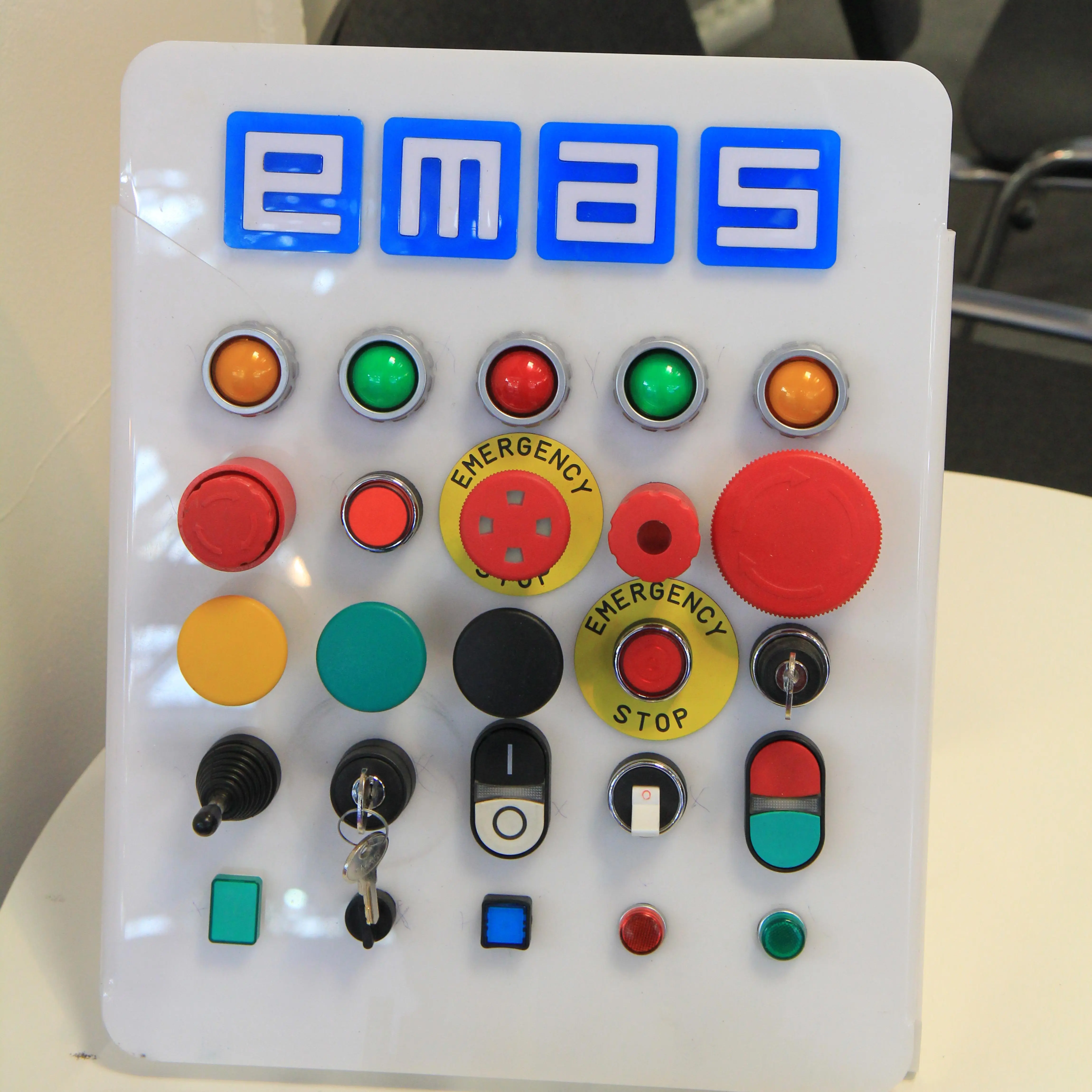 EMAS - светосигнальная арматура
